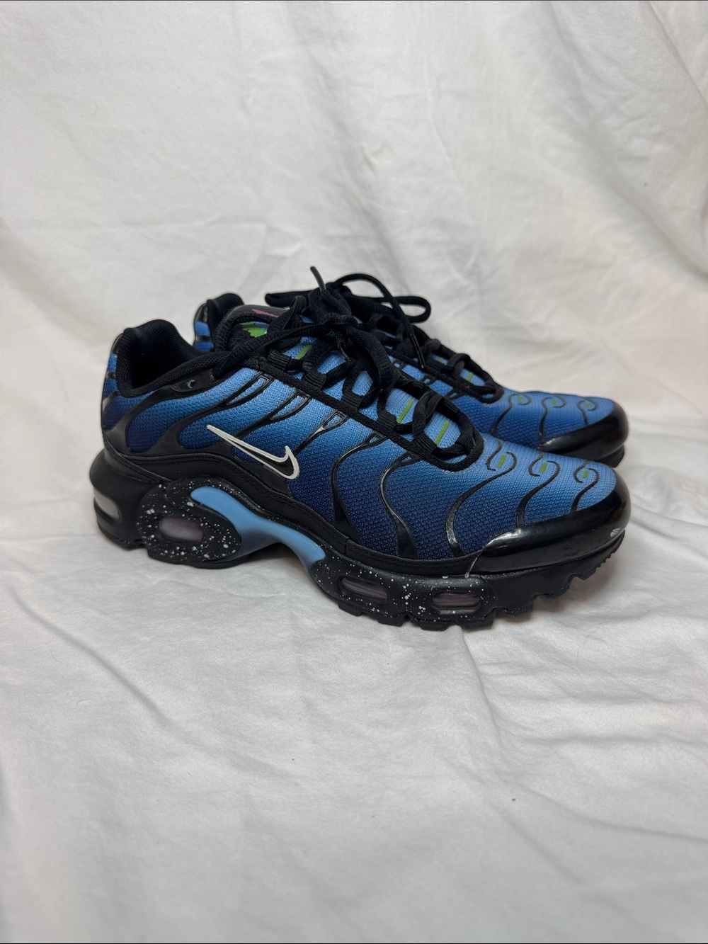 Nike blue and black gradient running sneakers